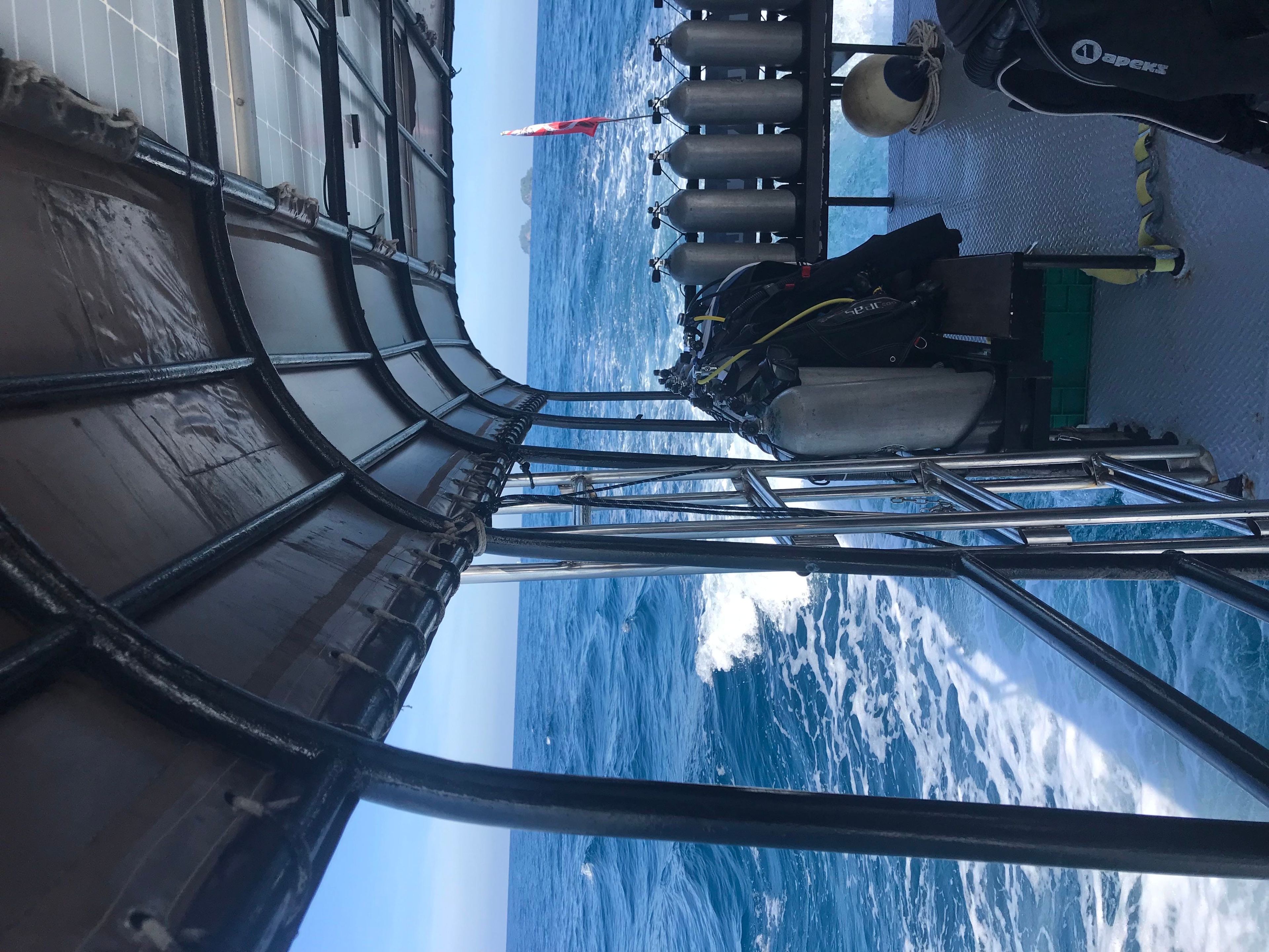 Scuba diving at Hin luk bath