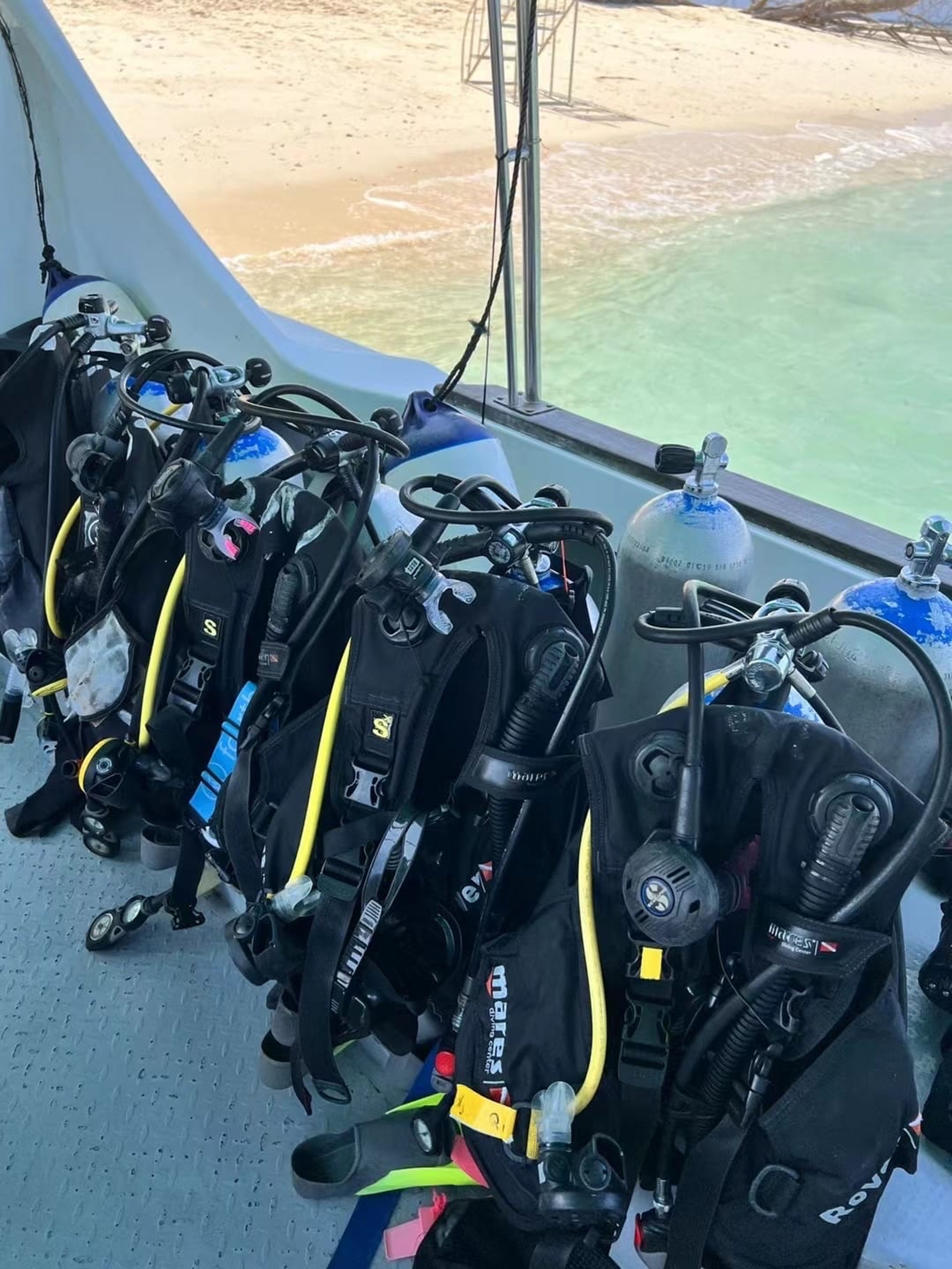 Scuba diving at Mabul House Reef