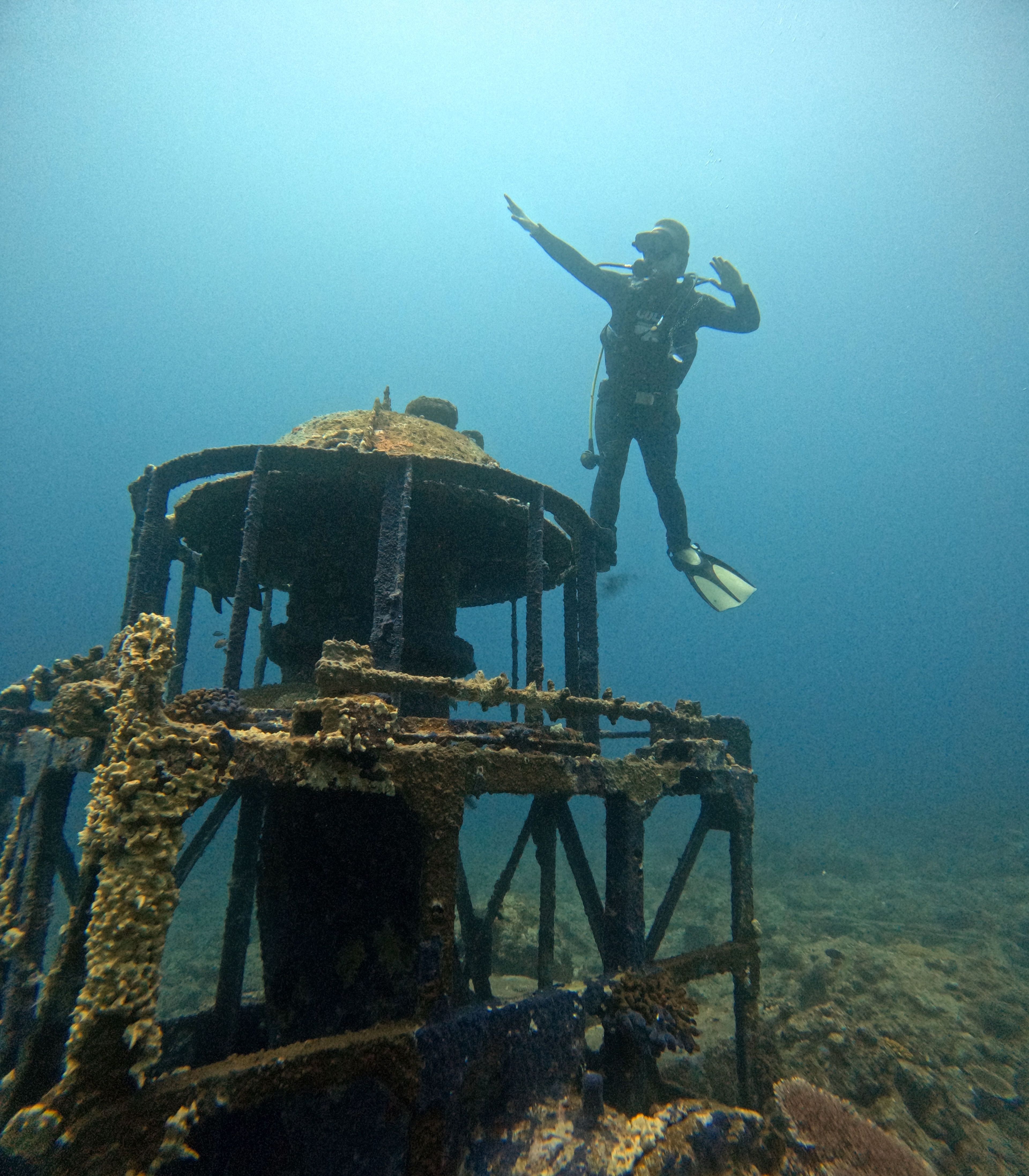 Scuba diving at 秘密基地