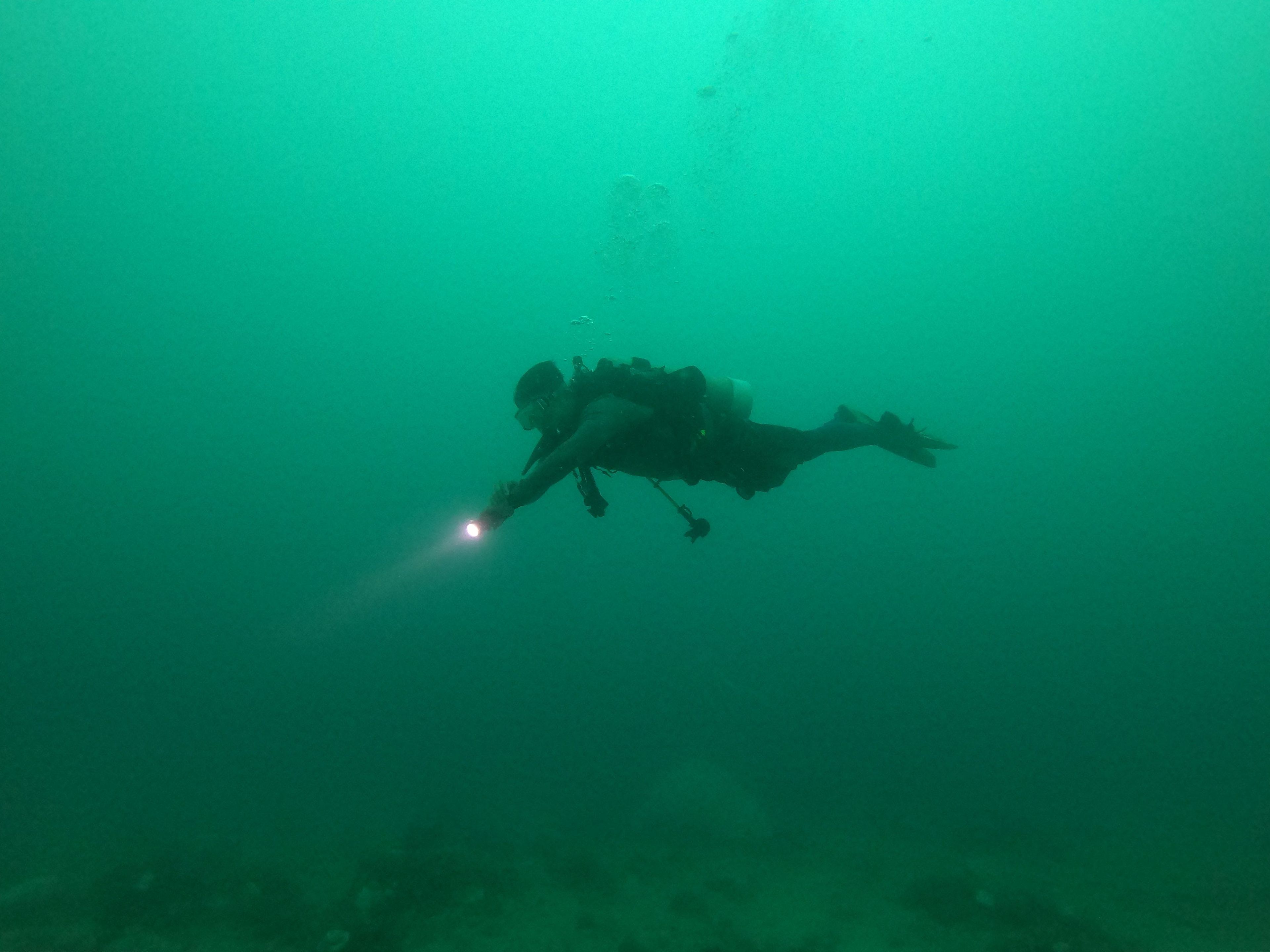 單氣體潛水